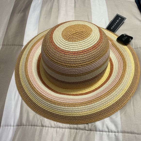 Toast Sun Hat with neutral colors - Picture 3 of 16